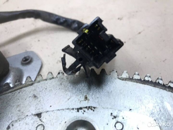 Стеклоподъемник электрический задний правый