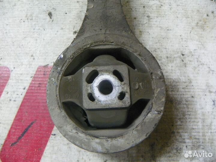 Опора двигателя задняя Audi A1 8X (2010—2015)