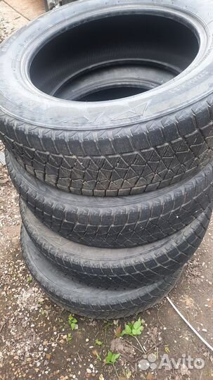 Bridgestone Blizzak DM-V2 225/65 R18
