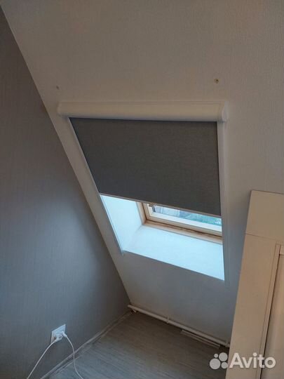 Рулонные шторы на мансардные окна уни2 на пружине