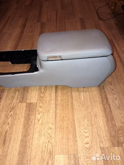 Подлокотник на Crown grs200