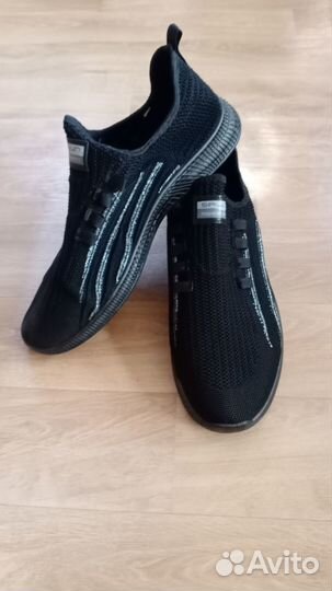 Новые кроссовки 44 размера