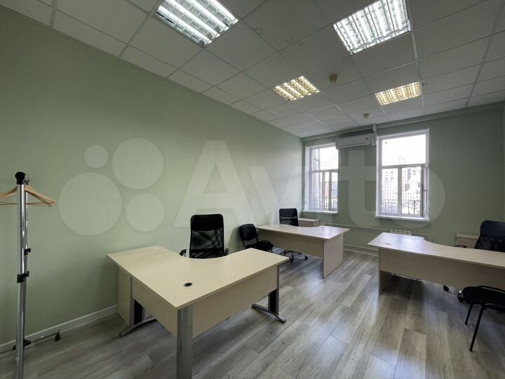 Офис в минуте от метро, 23.5 м²