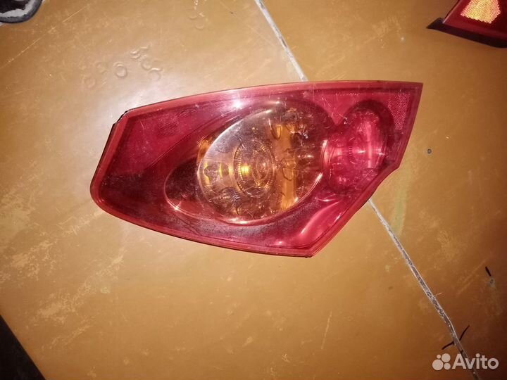 Задний фонарь Nissan skyline v36