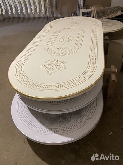 Стол со стульями