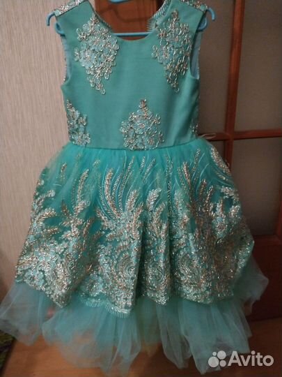 Нарядное платье на девочку