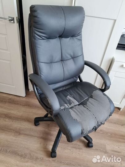 Компьютерное офисное кресло руководителя кожаное