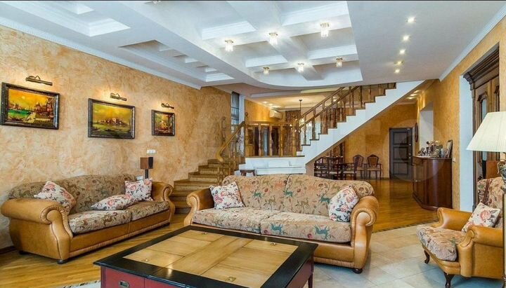 Дом 490 м² на участке 8 сот.