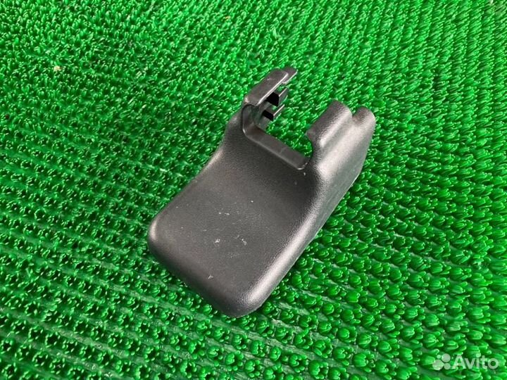 Крышка петли сиденья прав. зад. Toyota 4Runner