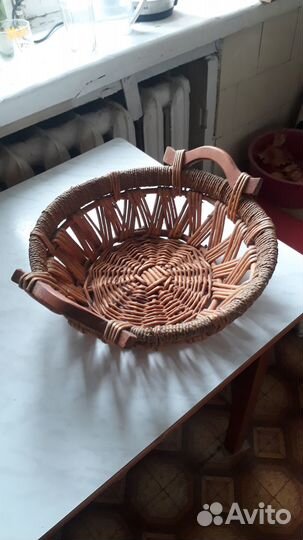 Корзинка плетённая