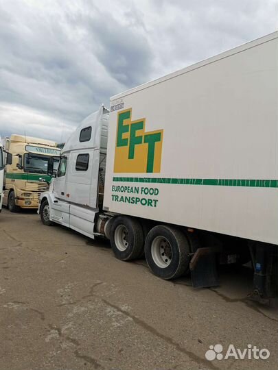 Volvo VNL 780 с полуприцепом, 2003