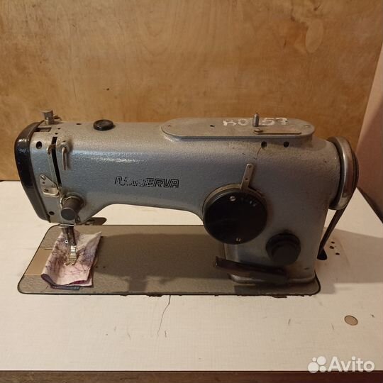 Швейная машинка Минерва