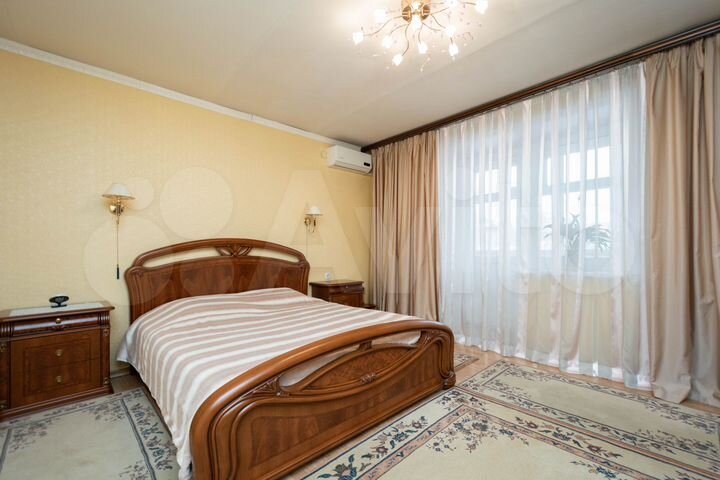 4-к. квартира, 126 м², 2/5 эт.