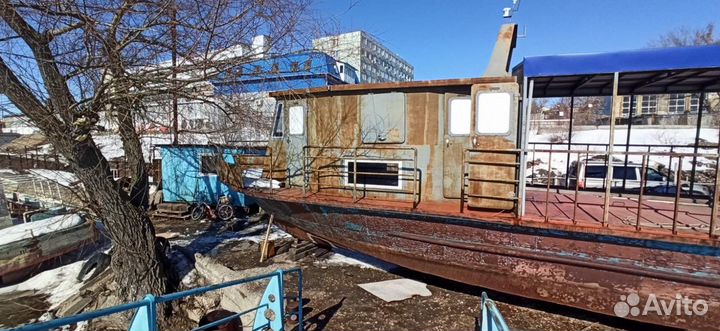 Прогулочный катер