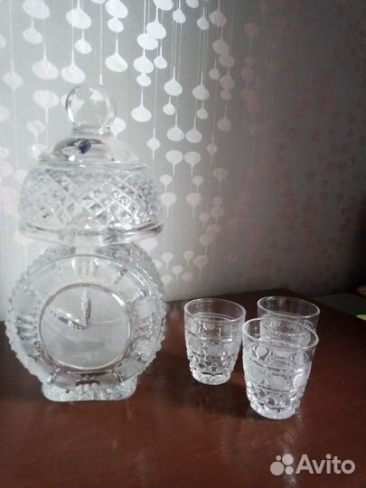 Новый хрустальный графин время Х виде будильника