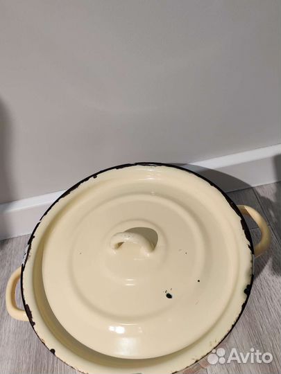 Кастрюля эмалированная на 8 литров б/у