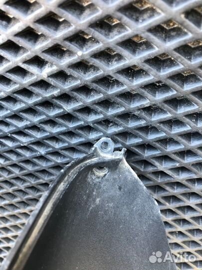 Подрулевой пластик нижний Sym Orbit 50