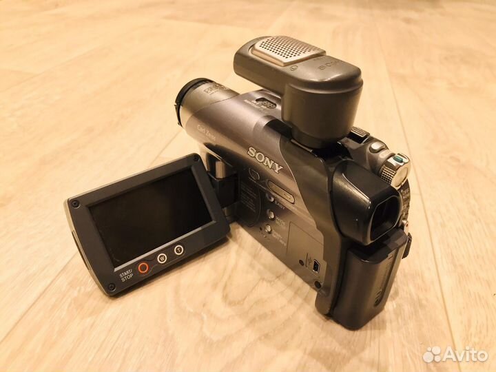 Видеокамера Sony Handycam DCR-DVD305E