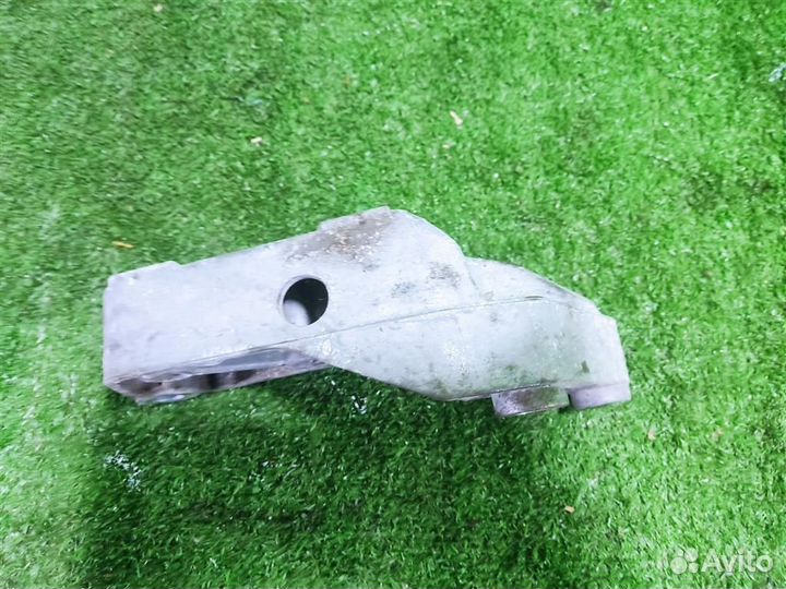 Кронштейн опоры кпп volkswagen Caddy 3 2013