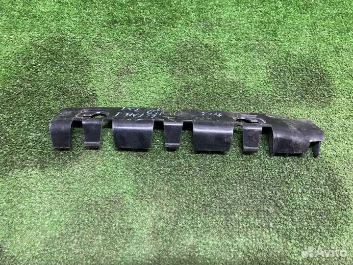 Направляющая бампера задняя левая Renault Logan 1