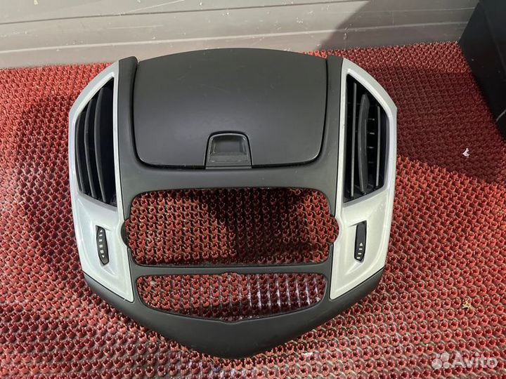 Рамка магнитолы Chevrolet Cruze J300 F18D4 2011