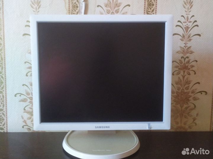 Монитор Samsung