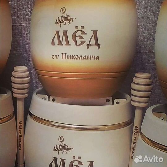 Деревяные боченки с медом