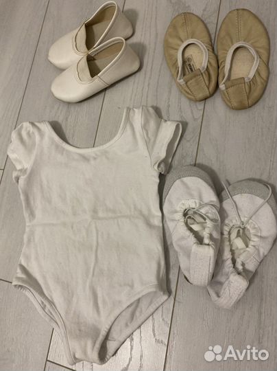 Гимнастический купальник, чешки и балетки