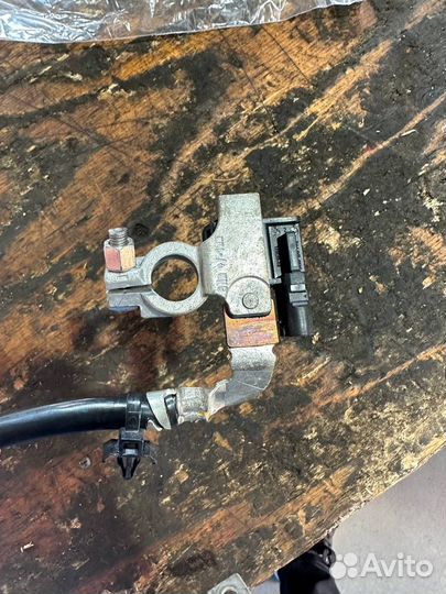 Клемма аккумуляторная минусовая с датчиком ABS