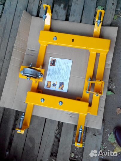 Подрамник раздатки Нива