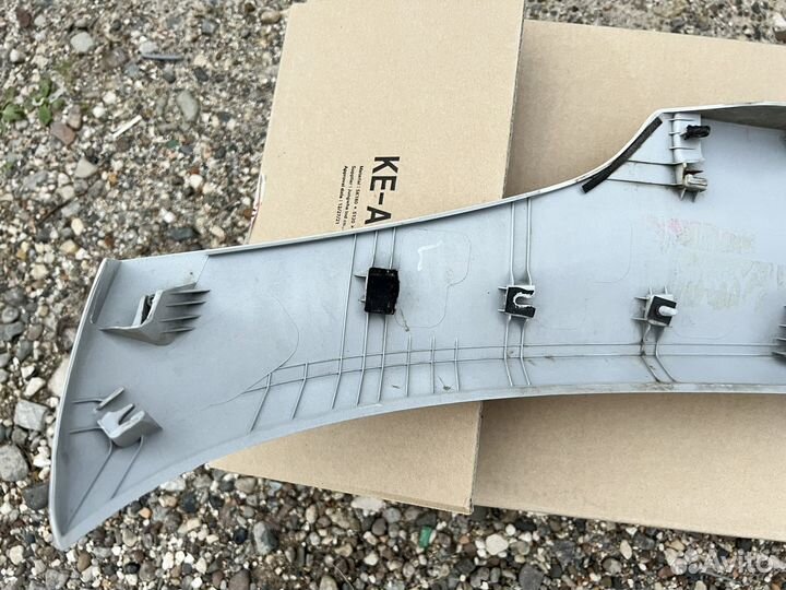 Молдинг крышки багажника