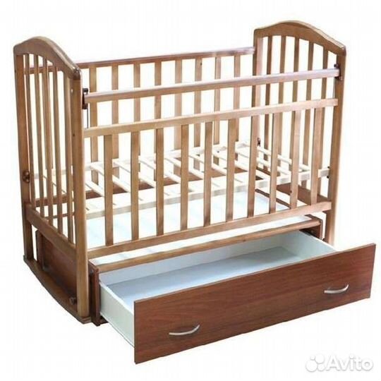 Детская кровать с маятником и матрасом