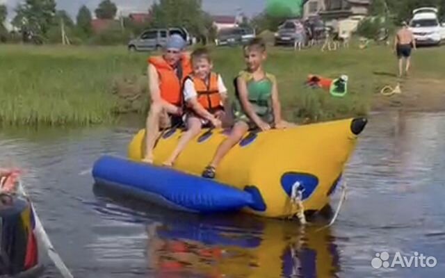 Водный надувной банан для катания