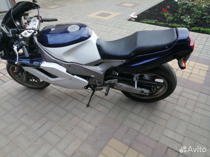 Yamaha fzr1000