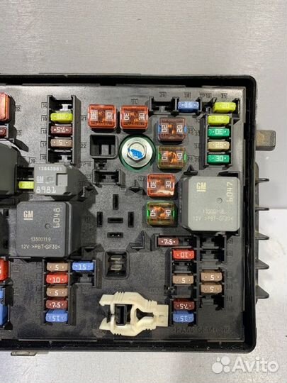 Блок предохранителей Chevrolet Cruze хэтчбек F16D3