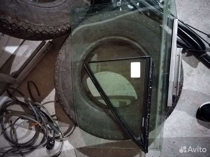 Стекло задней левой двери камри 40