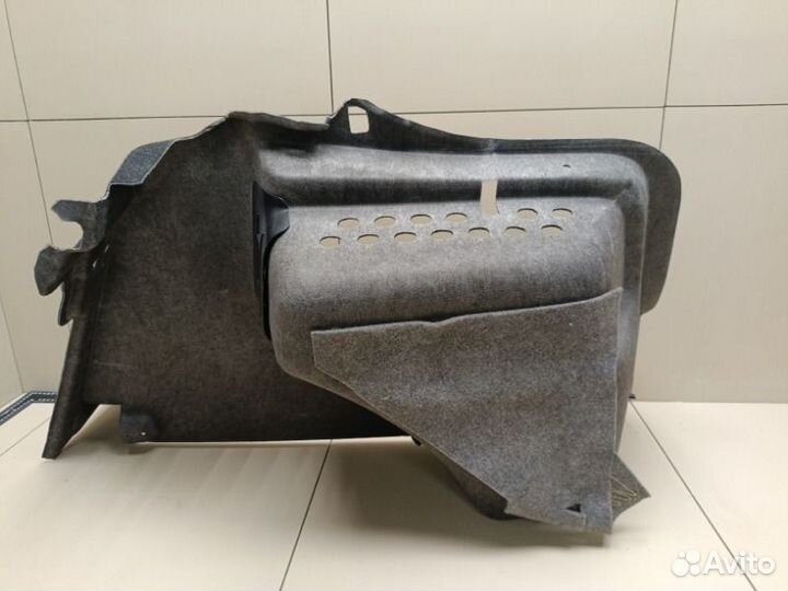 Обшивка багажника задняя левая Skoda Rapid czca