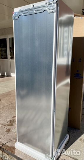 Встраиваемый холодильник