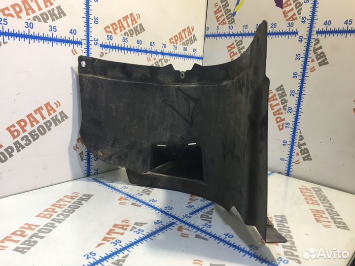 Подкрылок передний левый передняя часть