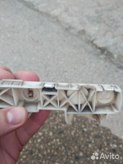 Кронштейн переднего бампера mitsubishi lancer 10