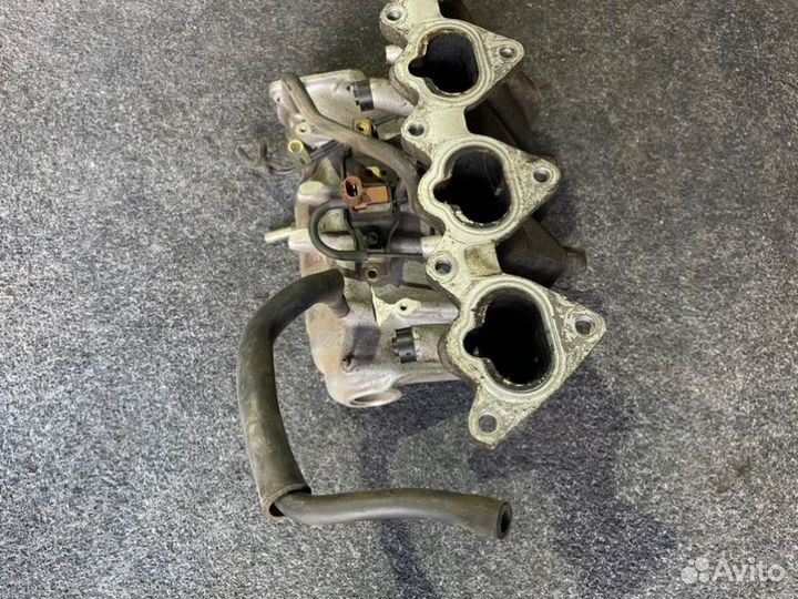 Коллектор впускной Mitsubishi Carisma седан 4G92