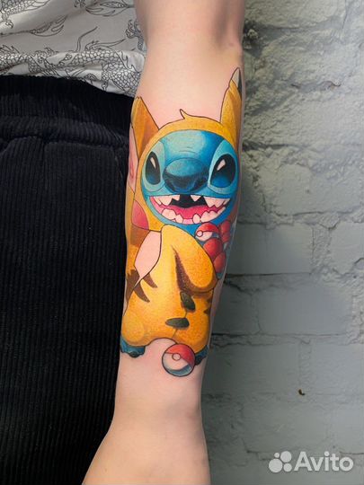 Цветная татуировка в салоне