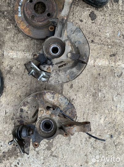 Кулак передний левый правый Lifan solano 620 2012