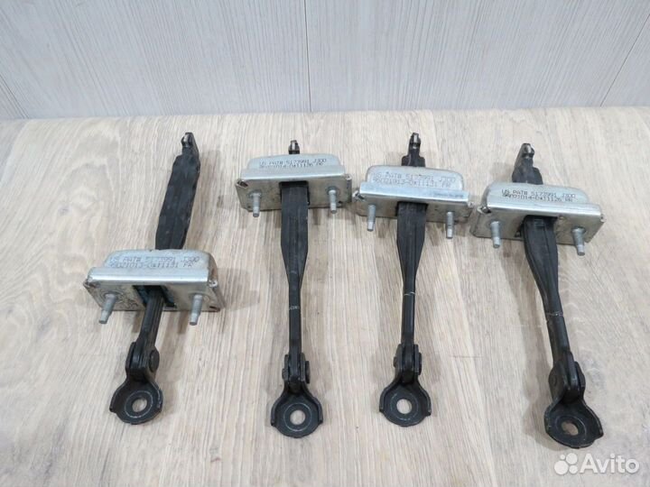 Ограничитель двери Chevrolet Cruze