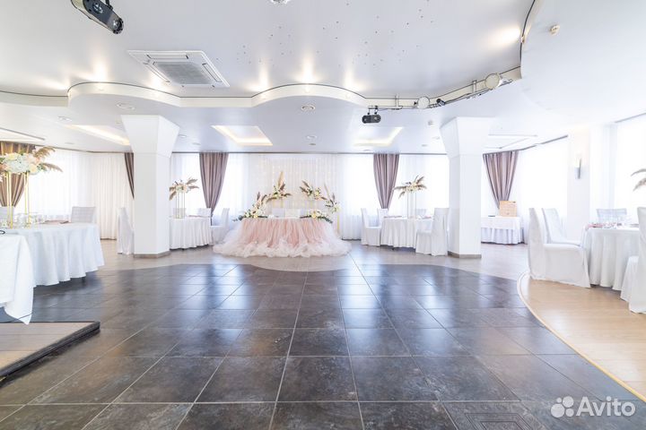 Новогодние корпоративы в банкетном зале