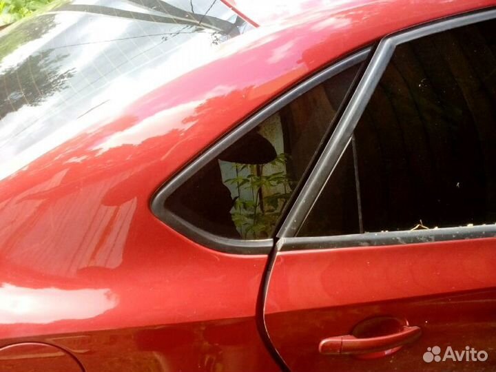 Форточка заднее левое поло 5