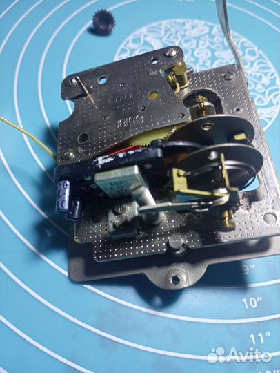 Механизм электро-механических часов