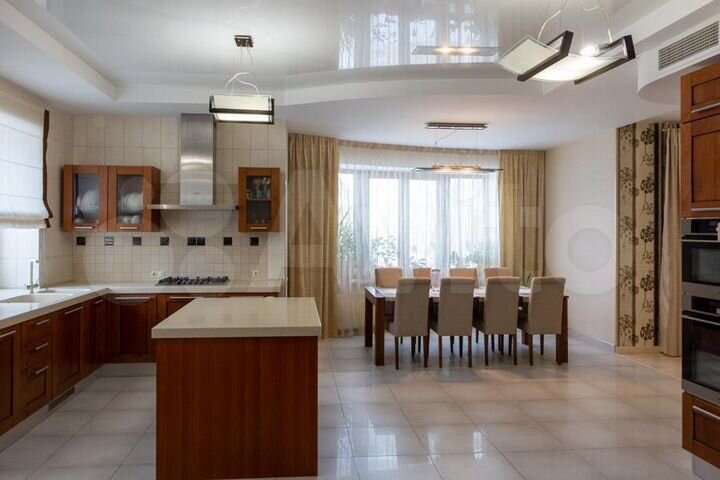 Дом 350 м² на участке 13 сот.