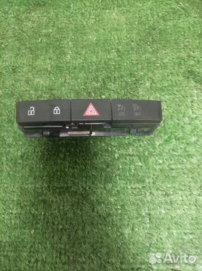 Кнопка аварийной сигнализации Opel Astra J A16XER
