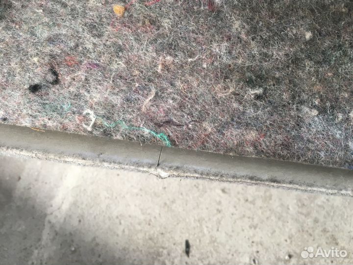 Обшивка передней стойки Mercedes W210 (3918)